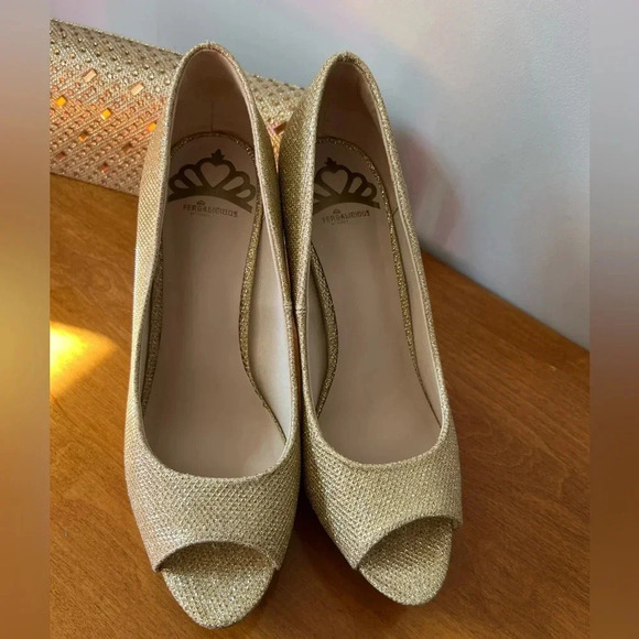 Fergalicious by Fergie Sparkle Gold Pump High Heel  Shoes w/ Matching Clutch 7.5 - Picture 5 of 13